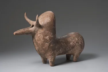 Amlash rhyton in de vorm van een Zebu stier (terracotta)