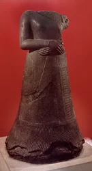 Standbeeld van Napirasu, vrouw van de Elamitische koning Untash-Napirisha, c.1340-1300 v.Chr.
