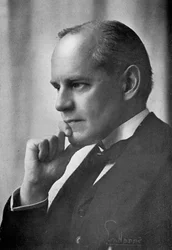 John Galsworthy, Engelse romanschrijver en toneelschrijver, 1913