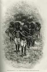 Troep jonge meisjes met manden vol voedsel voor de bevoorrading van S. Pinto en zijn mannen. Gravure door Emile Bayard, ter illustratie van het verhaal hoe ik Afrika doorkruiste, van de Atlantische Oceaan tot de Indische Oceaan, door Majoor Serpa Pinto, in