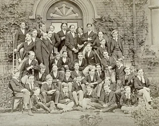 Een huisfoto op Eton College, 1870s