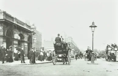 Baker Street Station, Marylebone Road, Westminster LB: kijkend naar het oosten bij Baker Street, 1895