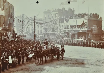 Blackwall Tunnel: praal als de Prins van Wales, later Koning Edward VII, en Prinses Alexandra de ceremoniële opening van de tunnel bijwonen, 1897
