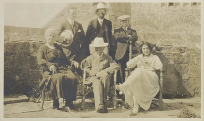 Edward Hudson en Vrienden, Lindisfarne, ca. 1918 (gelatinedruk)