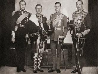 Vier van de vijf zonen van Koning George V, van links naar rechts, Prins George, Hertog van Kent, Koning Edward VIII, later Hertog van Windsor, Prins Albert, Hertog van York, later Koning George VI, Prins Henry, Hertog