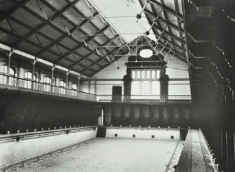 Laurie Grove Bad: het eerste openbare zwembad in Deptford, eerste klas bad, 1898