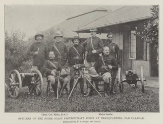 Officieren van de Niger Coast Protectorate Force bij het hoofdkwartier, Old Calabar