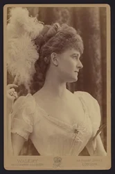 Portret, De Gravin van Warwick (zwart-wit foto)