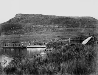 Post bij Rorkes Drift met Signal Hill in de verte, 1879