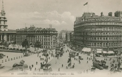 The Strand vanaf Trafalgar Square, Londen