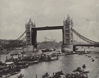 De Tower Bridge, kijkend naar het oosten (z/w foto)