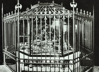 Tower of London, Tower Hill: kroonjuwelen, 1890