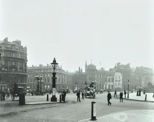 Trafalgar Square, Westminster: Trafalgar Square oostwaarts naar Charing Cross, 1896