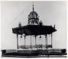 Sierlijke muziektent in East End Park, Leeds
