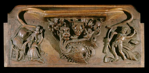 Een misericord die een ingewikkeld gesneden hydra toont, symbolisch voor de zeven hoofdzonden, met een realistisch menselijk hoofd, New College Chapel, Oxford, laat 14e eeuw (hout)