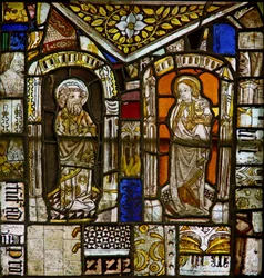 Een paneel in het oostelijke raam met Sint Petrus en Sint Johannes; boven hen is de Gromwell-wiet