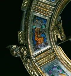 Engel die een blaasinstrument speelt, detail van de kromstaf van William of Wykeham (c.1320-1404) (verguld zilver en champlevé email)