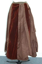 Bruine jurk (rok en klein jasje), ca. 1875 (zijde satijn)