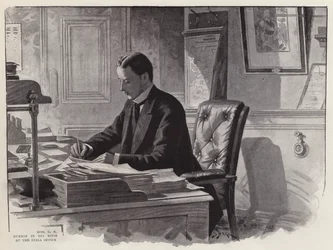 Engelse politicus George Curzon aan het werk in zijn kantoor bij het India Office