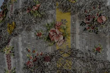 Mantua van een modepop (detail)