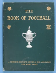 Voorpagina van Het Boek van Voetbal. Een Complete Geschiedenis en Verslag van de Vereniging en Rugby Spellen 1905