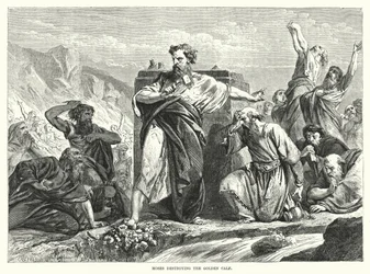 Mozes vernietigt het gouden kalf (gravure)