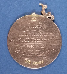 Keerzijde van een medaille van Preston North End Football Club, 1897-98 (metaal)