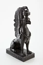 Staffordshire Wedgwood basaltware kandelaar in de vorm van een griffioen, ca. 1771-80