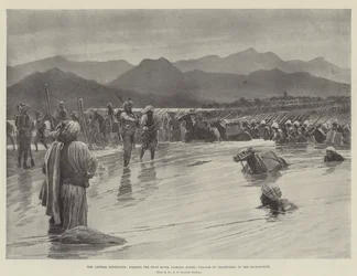 De Chitral-expeditie, doorwaden van de Swat-rivier, kijkend naar het noorden; dorp Chatedarra op de achtergrond