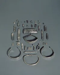 De Cuerdale-schat, Angelsaksische en Viking-schat, gevonden op de oever van de rivier de Ribble bij Cuerdale Hall, nabij Preston, Lancashire, einddatum 901-5 AD (zilver)
