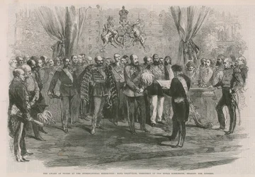 De prijsuitreiking op de Internationale Tentoonstelling; Earl Graville leest het adres