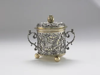 Tweehandige Beker, 1677