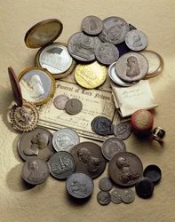 Verschillende medailles en artefacten met betrekking tot admiraal Lord Nelson, 1798-1806
