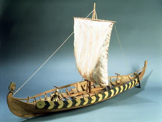 Schaalmodel van een Vikingschip gevonden in Gokstad, Noorwegen in 1880