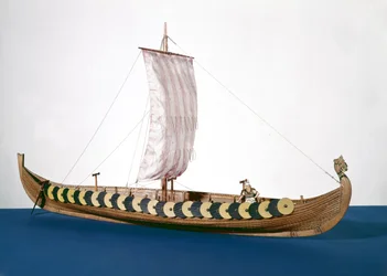 Model van een Viking schip gevonden in Gokstad, Noorwegen in 1880
