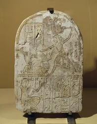 Farao Ramses II slaat gevangenen. Stele gewijd ...