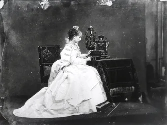 Sarah Bernhardt (1844-1923) in de rol van Marie de Neubourg in 