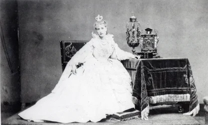 Sarah Bernhardt (1844-1923) in de rol van Marie de Neubourg in 