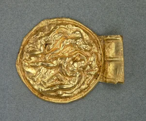 Embossed bulla hanger. Etruskische beschaving, 4e eeuw v.Chr.