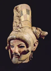Hoofd van een krijger met een helm, uit Satricum