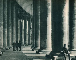 Deel van de zuilengang op het Sint-Pietersplein, Rome, Italië, 1927