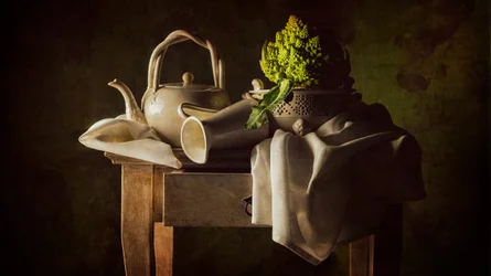 Stilleven met een melancholische theepot