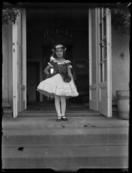 Afbeelding van Susanne Sordidness (1911-1991) als kind in kostuum