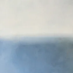 Mistige blauwe horizon