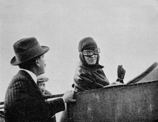 Miss Trehawke-Davies in de passagiersstoel van een van haar Bleriot-eendekkers, 1913 1934