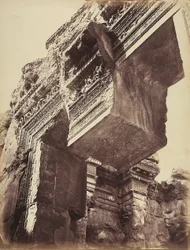 Detail van de ingang van een tempel, in de archeologische zone van Heliopolis of Baalbek, oude Syrische stad, nu Libanon