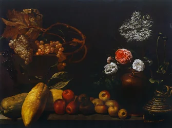 Stilleven met koperen kruik, rozen, druiven, vlierbloemen, citrus en appels