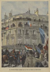 Paul Kruger, voormalig president van Transvaal, op het balkon van het Hotel Scribe in Parijs, ontvangt de toejuiching van de menigte