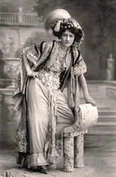 Elizabeth Firth, actrice, 1908