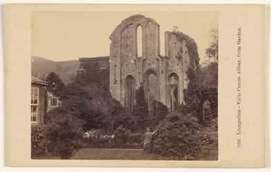 Llangollen - Abdij van Valle Crucis, vanuit de tuin